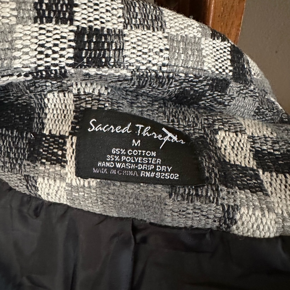 Sacred Thread Coat - Picture 5 of 17